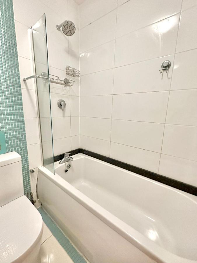 London Charm - Comfortable Room In Spacious House Exterior photo